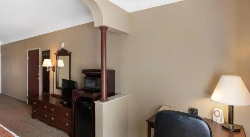 Comfort Suites Plainview