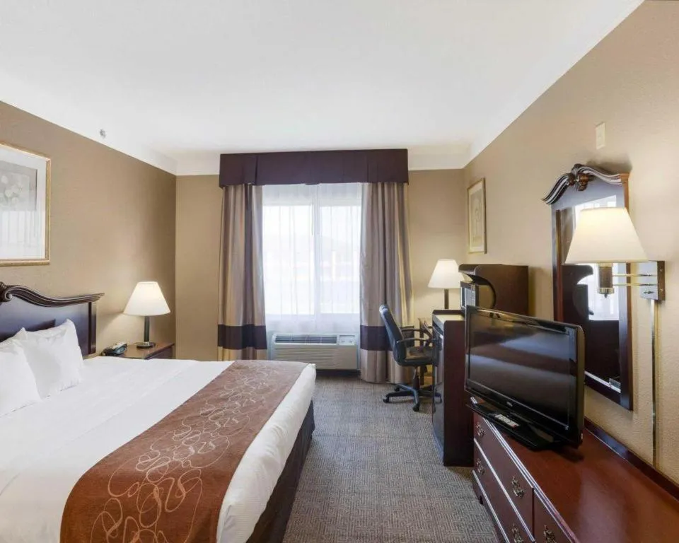 Bed in Comfort Suites