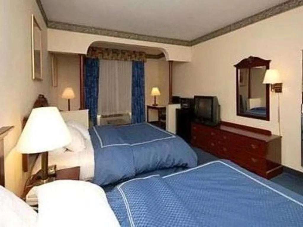 Bed in Comfort Suites Plainview