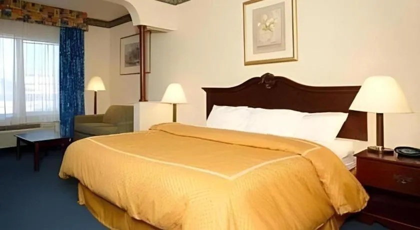 Bed in Comfort Suites