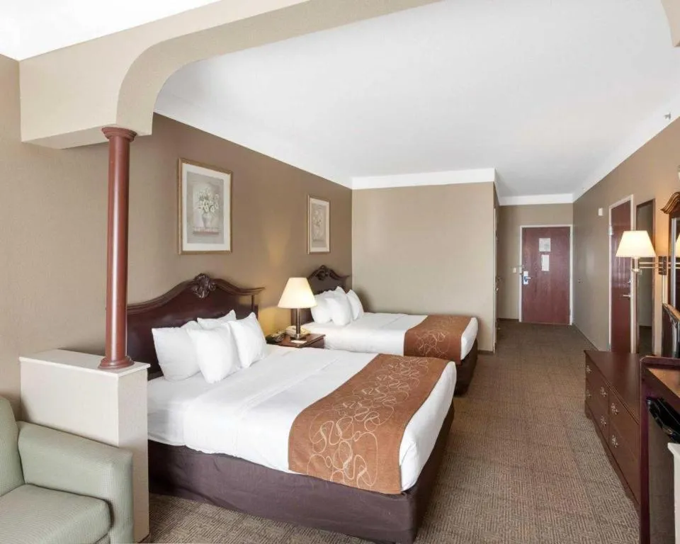 Bed in Comfort Suites Plainview