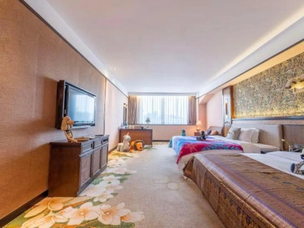 Bed in Riyuegu Hotsprings Resort