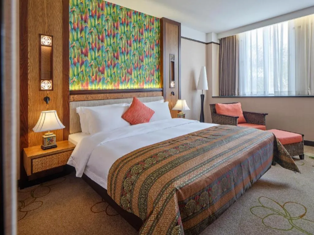 Bed in Riyuegu Hotsprings Resort