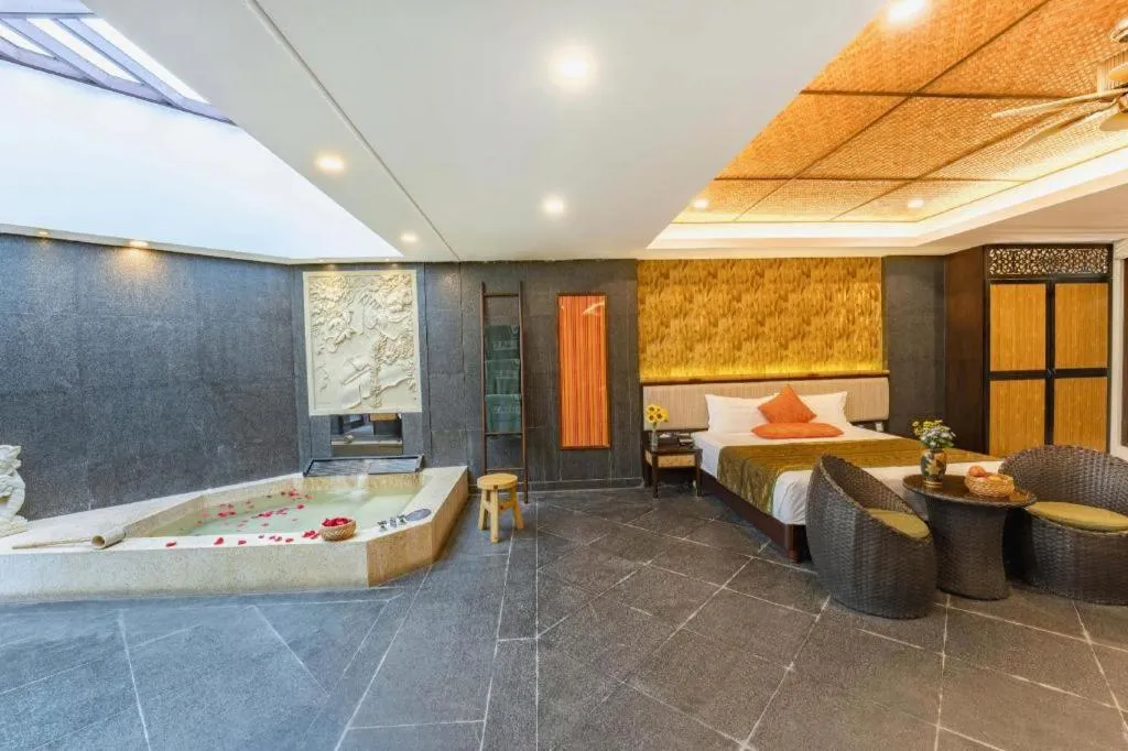 Bed in Riyuegu Hotsprings Resort