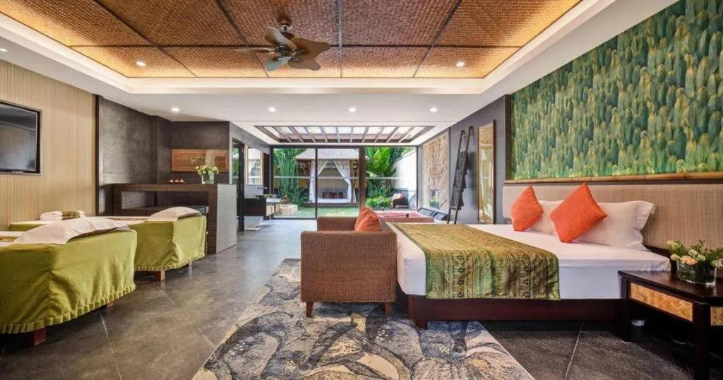 Bed in Riyuegu Hotsprings Resort