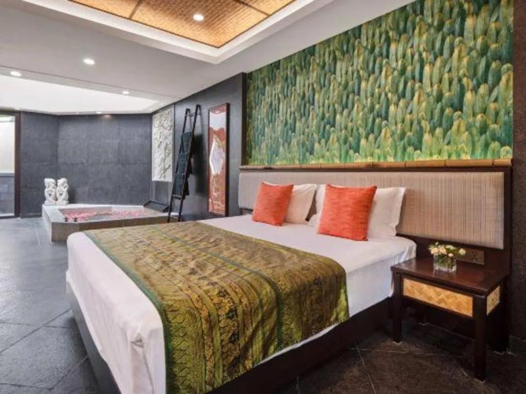 Bed in Riyuegu Hotsprings Resort