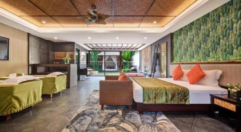 Bed in Riyuegu Hotsprings Resort