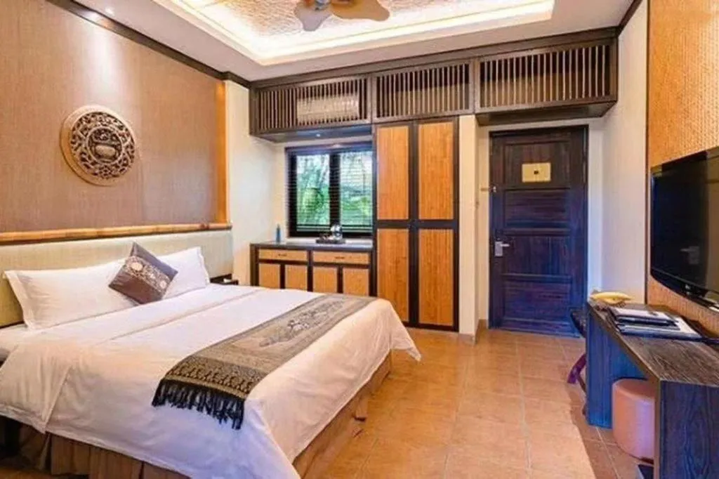 Bed in Riyuegu Hotsprings Resort