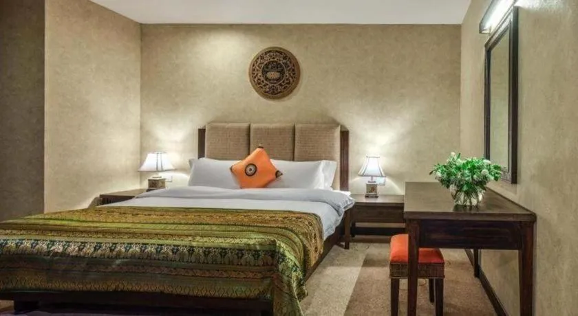 Bed in Riyuegu Hotsprings Resort