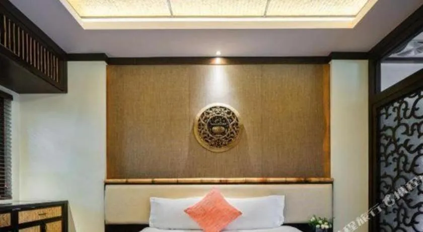 Bed in Riyuegu Hotsprings Resort