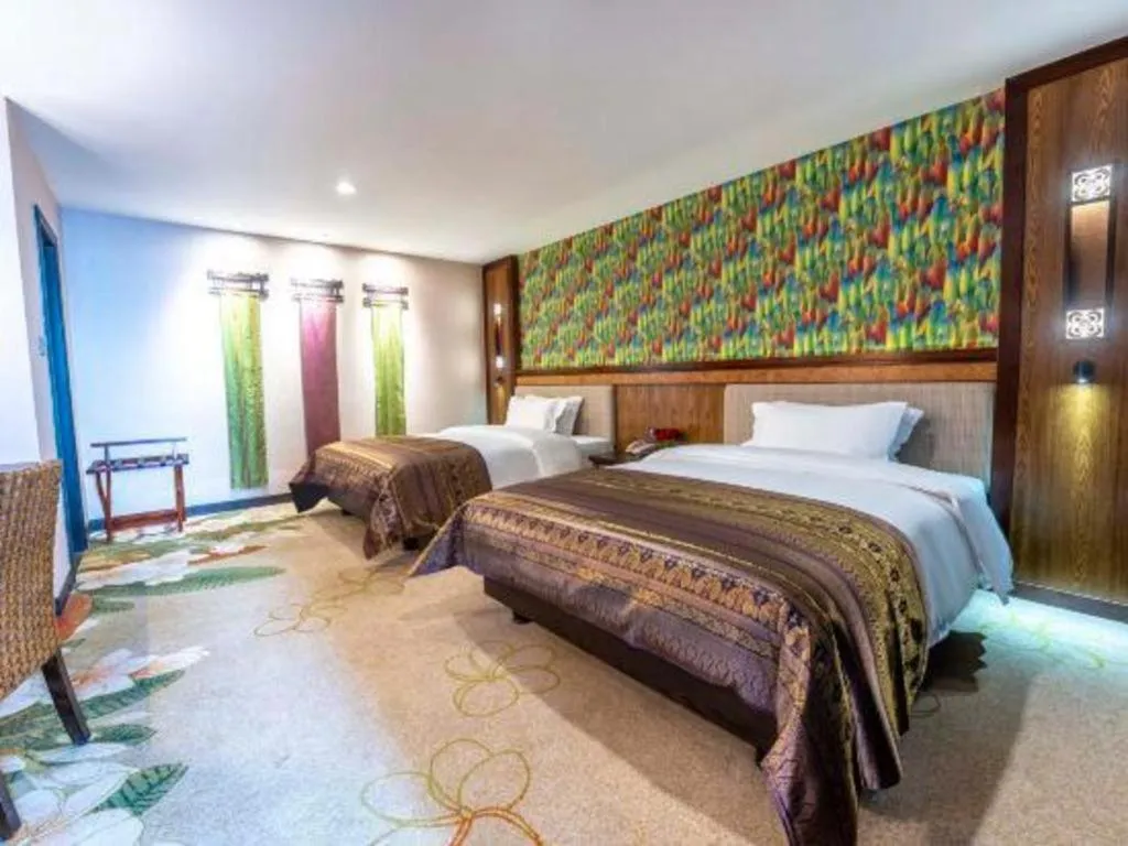 Bed in Riyuegu Hotsprings Resort