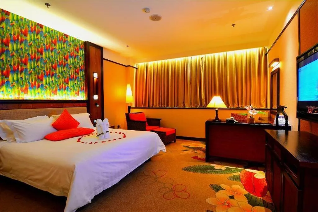 Bed in Riyuegu Hotsprings Resort