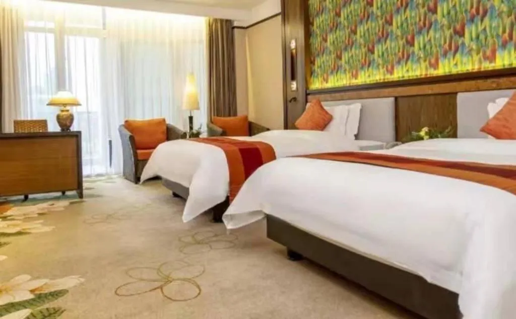 Bed in Riyuegu Hotsprings Resort