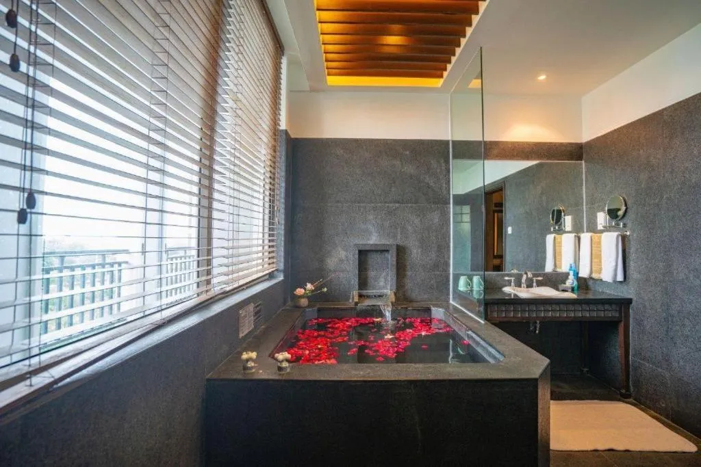 Riyuegu Hotsprings Resort