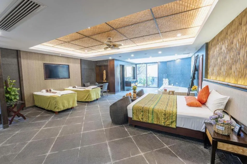 Bed in Riyuegu Hotsprings Resort