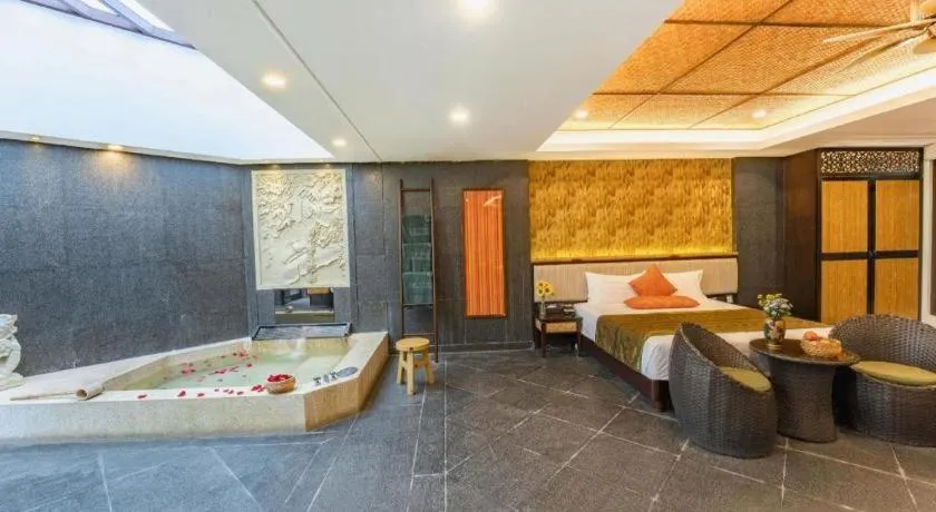 Bed in Riyuegu Hotsprings Resort