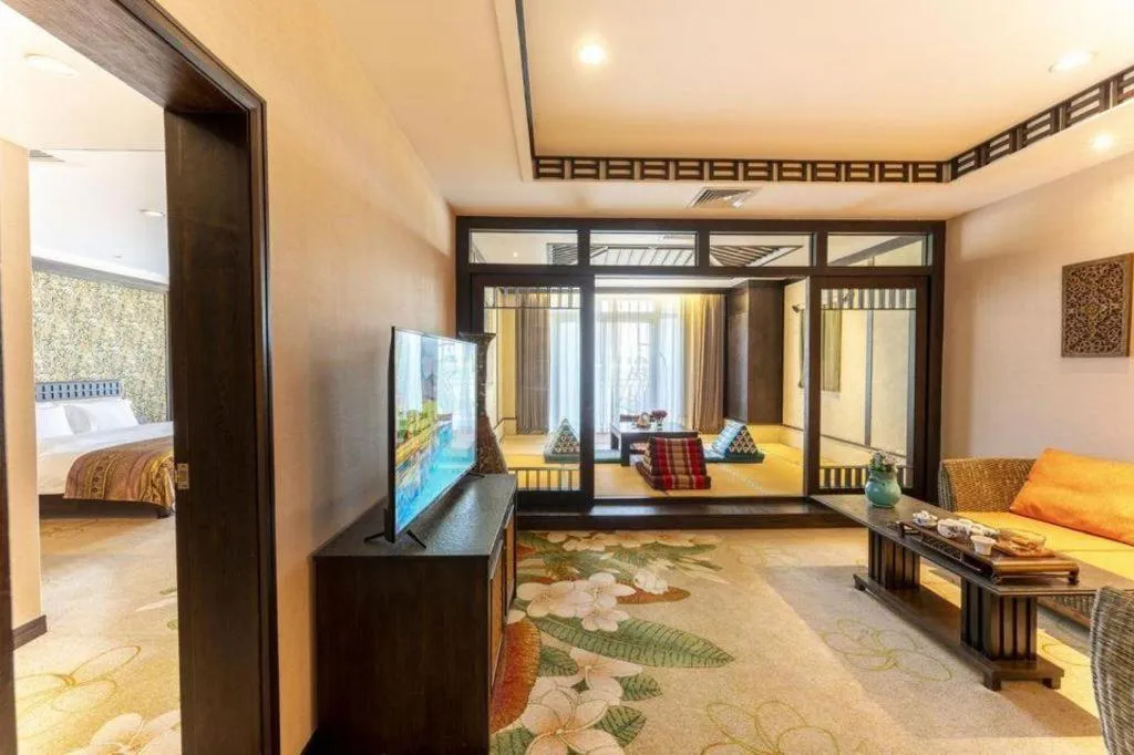 Bed in Riyuegu Hotsprings Resort