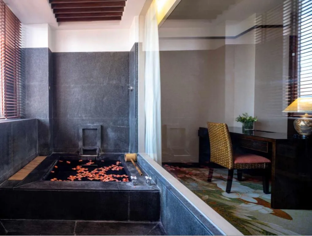 Riyuegu Hotsprings Resort