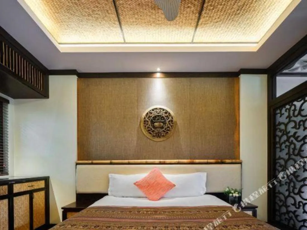 Bed in Riyuegu Hotsprings Resort