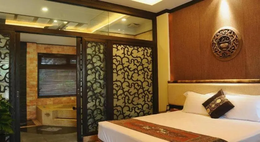 Bed in Riyuegu Hotsprings Resort