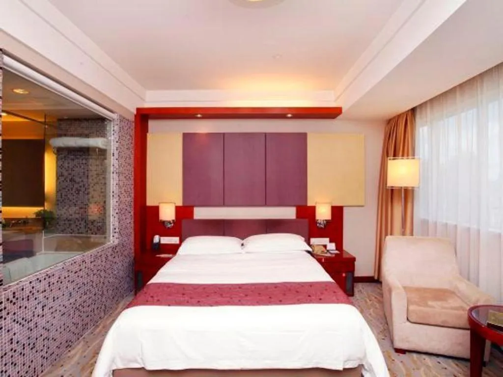 Bed in Xiamen Jingmin Central Hotel
