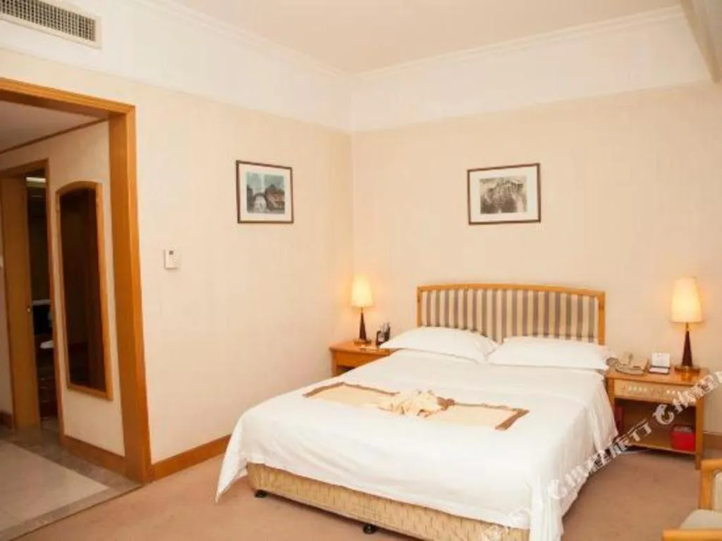 Bed in Xiamen Jingmin Central Hotel