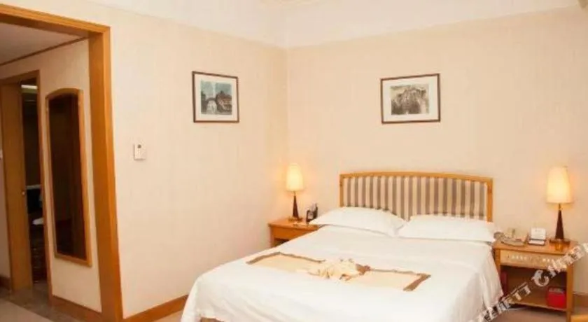 Bed in Xiamen Jingmin Central Hotel