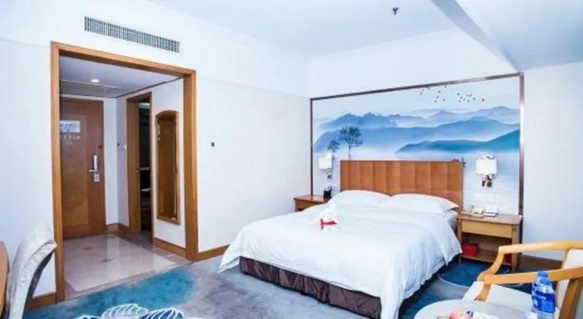 Bed in Xiamen Jingmin Central Hotel