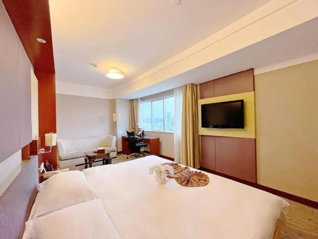 Bed in Xiamen Jingmin Central Hotel