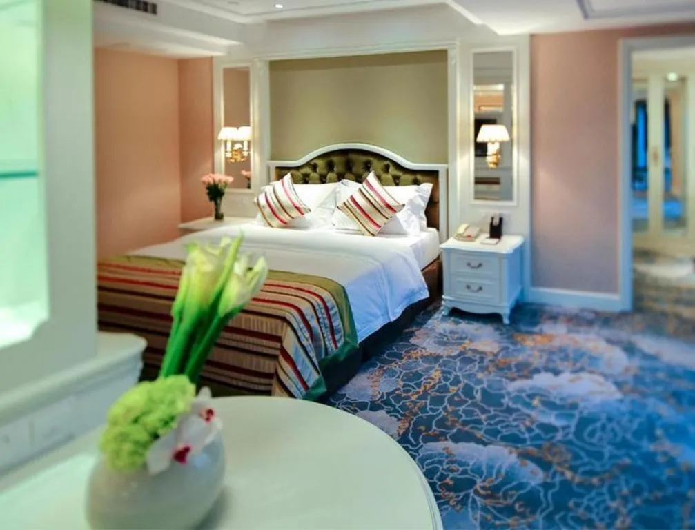 Bed in Xiamen Jingmin Central Hotel