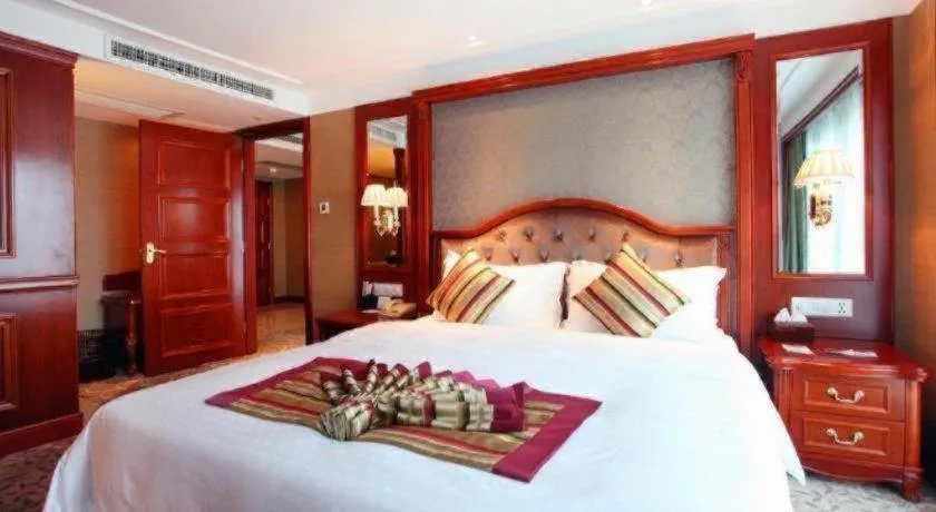 Bed in Xiamen Jingmin Central Hotel