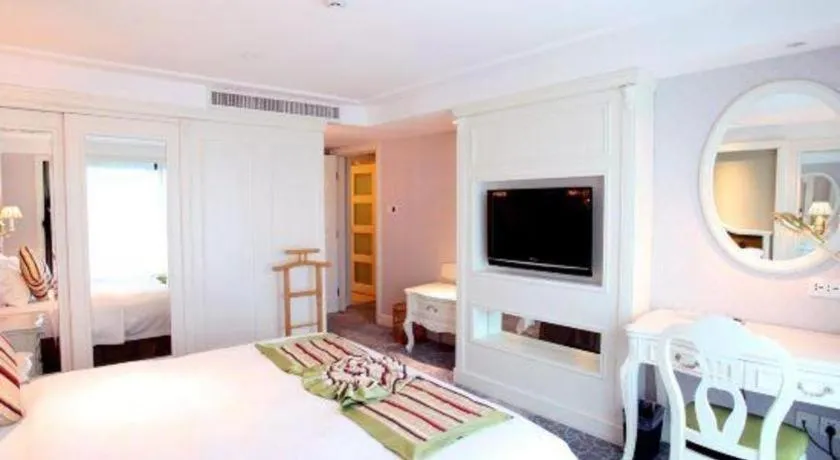 Bed in Xiamen Jingmin Central Hotel