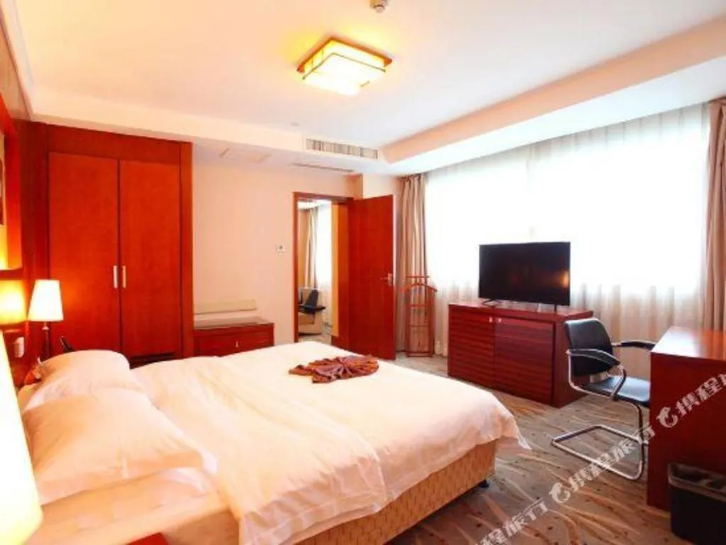 Bed in Xiamen Jingmin Central Hotel