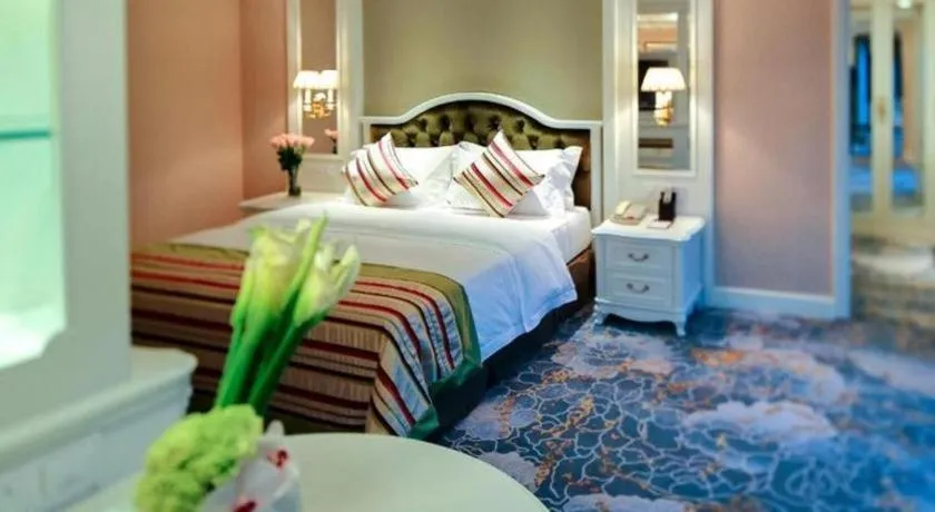 Bed in Xiamen Jingmin Central Hotel