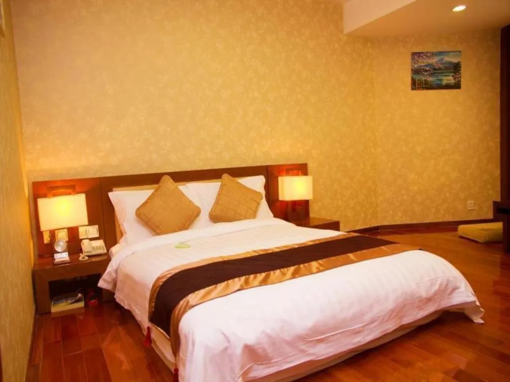 Bed in Century Plaza Hotel