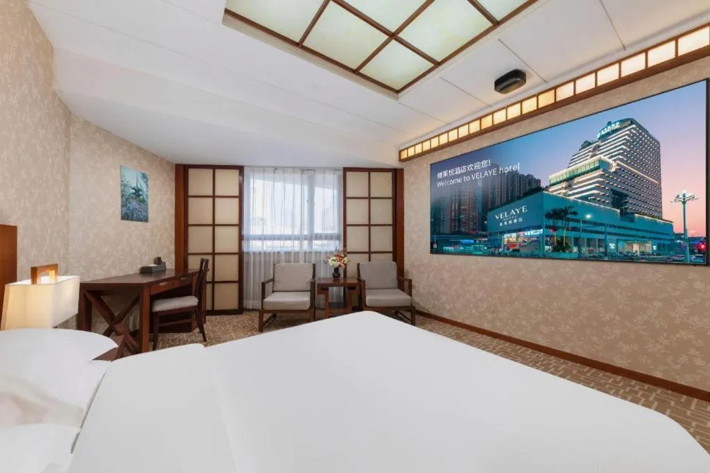 Bed in Century Plaza Hotel