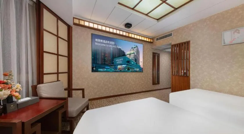 Bed in Century Plaza Hotel