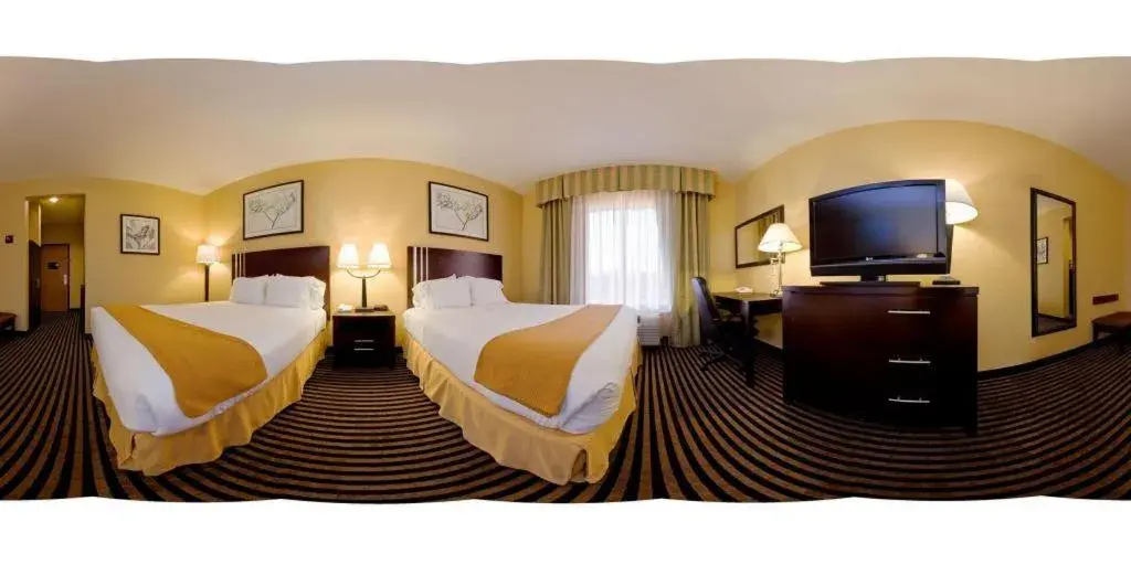 Bed in Holiday Inn Express Crockett By IHG Bed in Holiday Inn Express Crockett By IHG