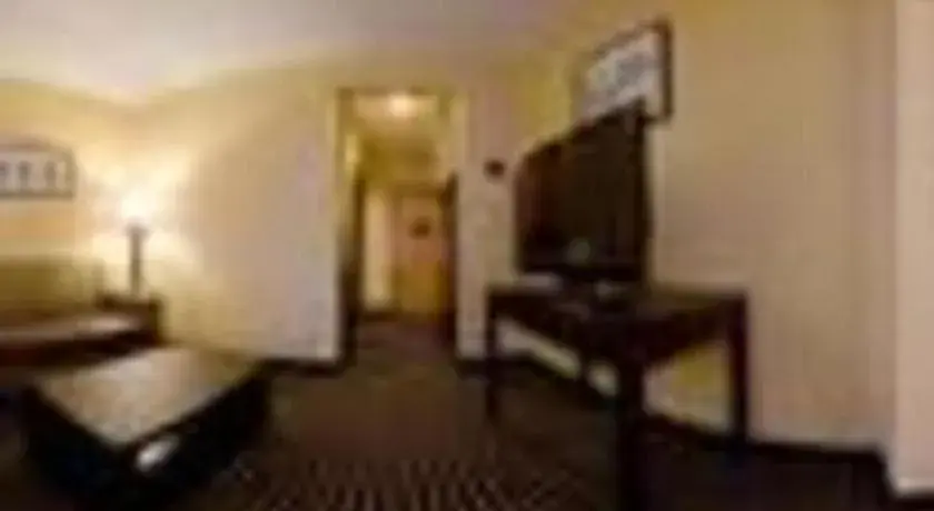 Bed in Holiday Inn Express Crockett By IHG Bed in Holiday Inn Express Crockett By IHG