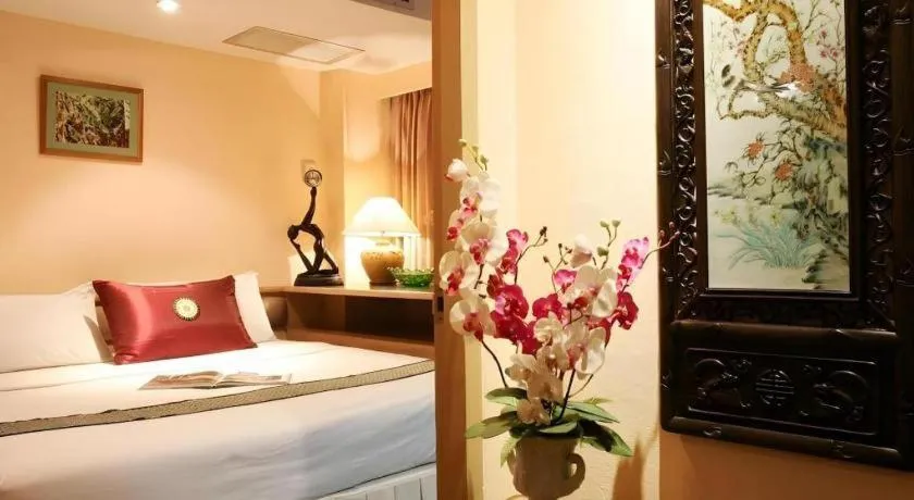 Bed in Best Comfort Bangkok Hotel