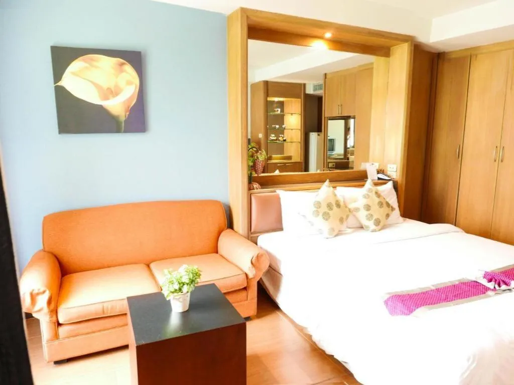 Bed in Best Comfort Bangkok Hotel