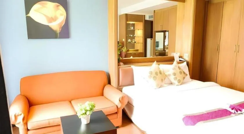 Bed in Best Comfort Bangkok Hotel