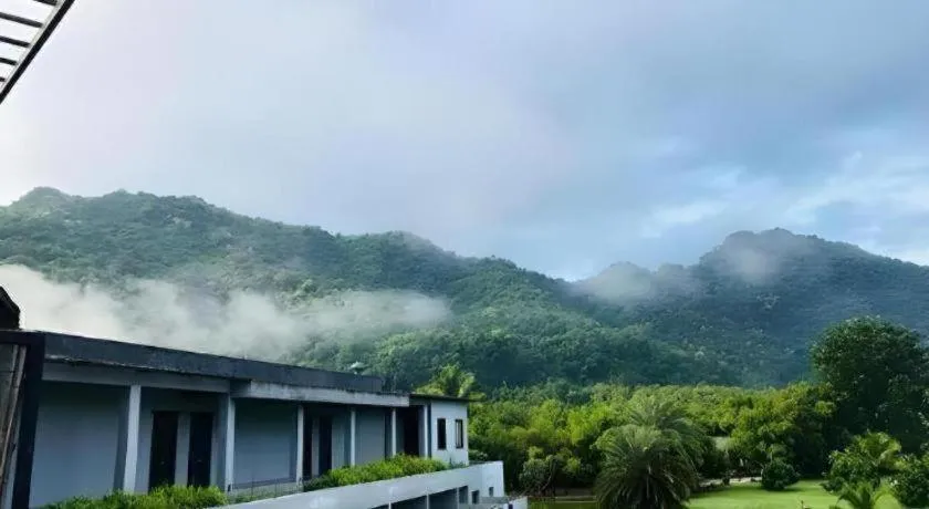 Avartarn Miracles Hotel