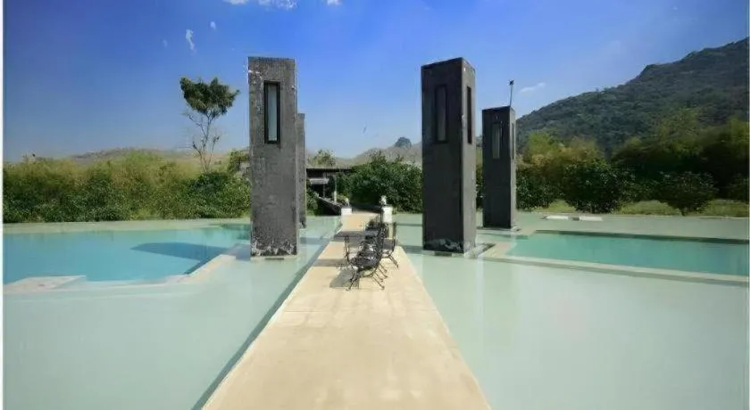 Avartarn Miracles Hotel