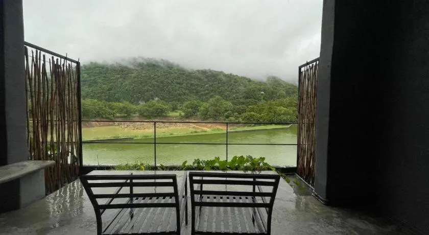 Avartarn Miracles Hotel