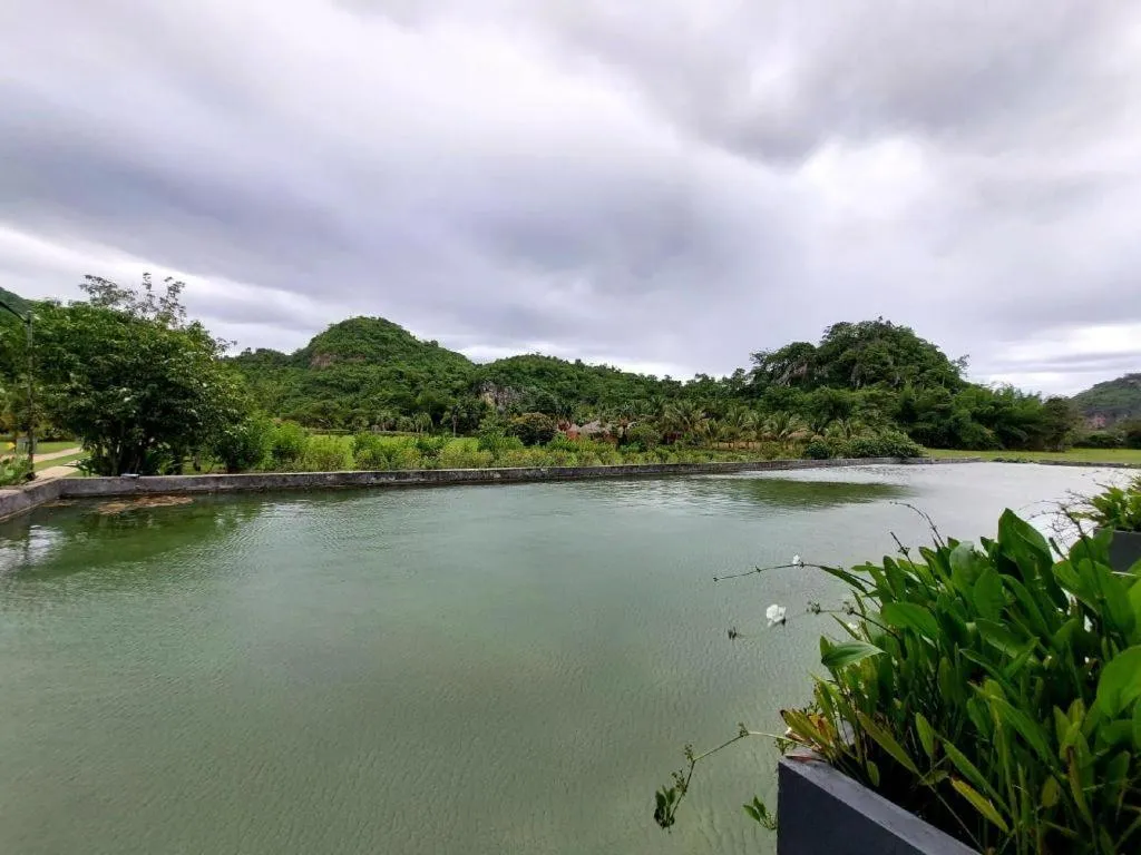 Avartarn Miracles Hotel