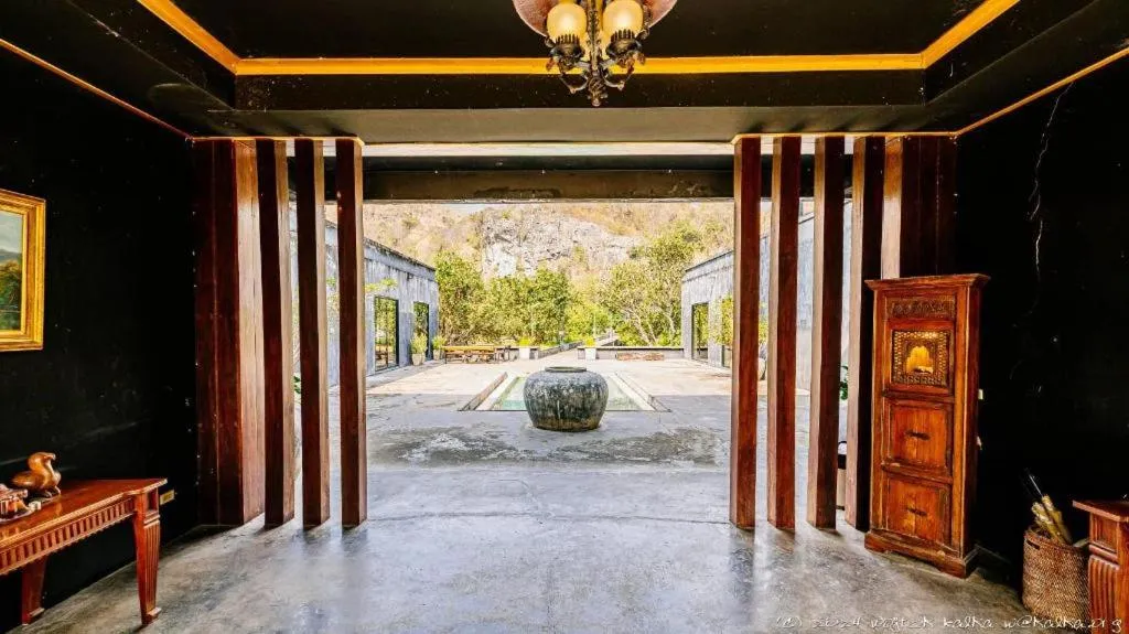 Avartarn Miracles Hotel