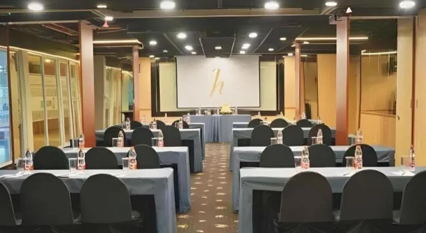 Horison Ultima Makassar