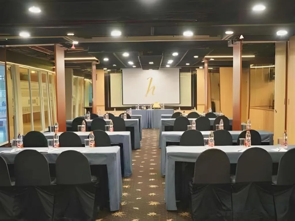 Horison Ultima Makassar