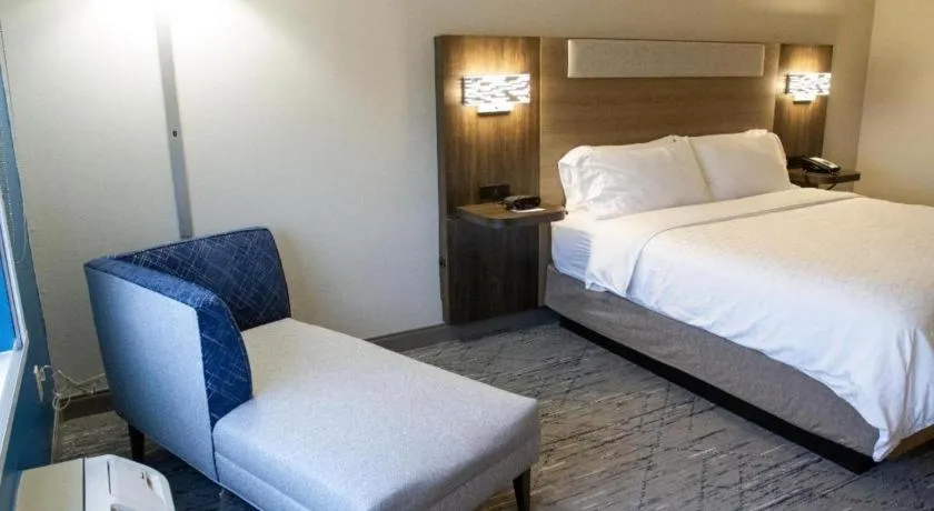 Bed in Holiday Inn Express O'Neill By IHG